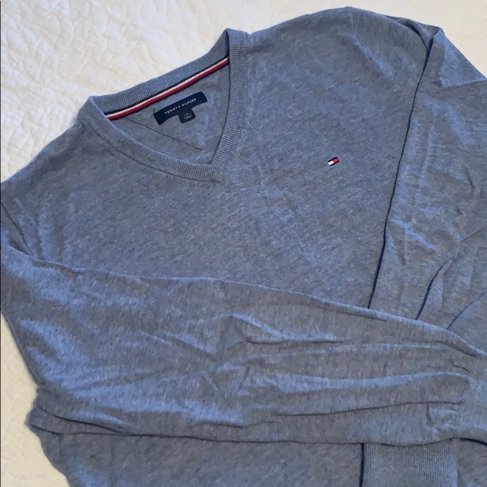 EUC Tommy Hilfiger Solid V-Neck Sweater Sz L
